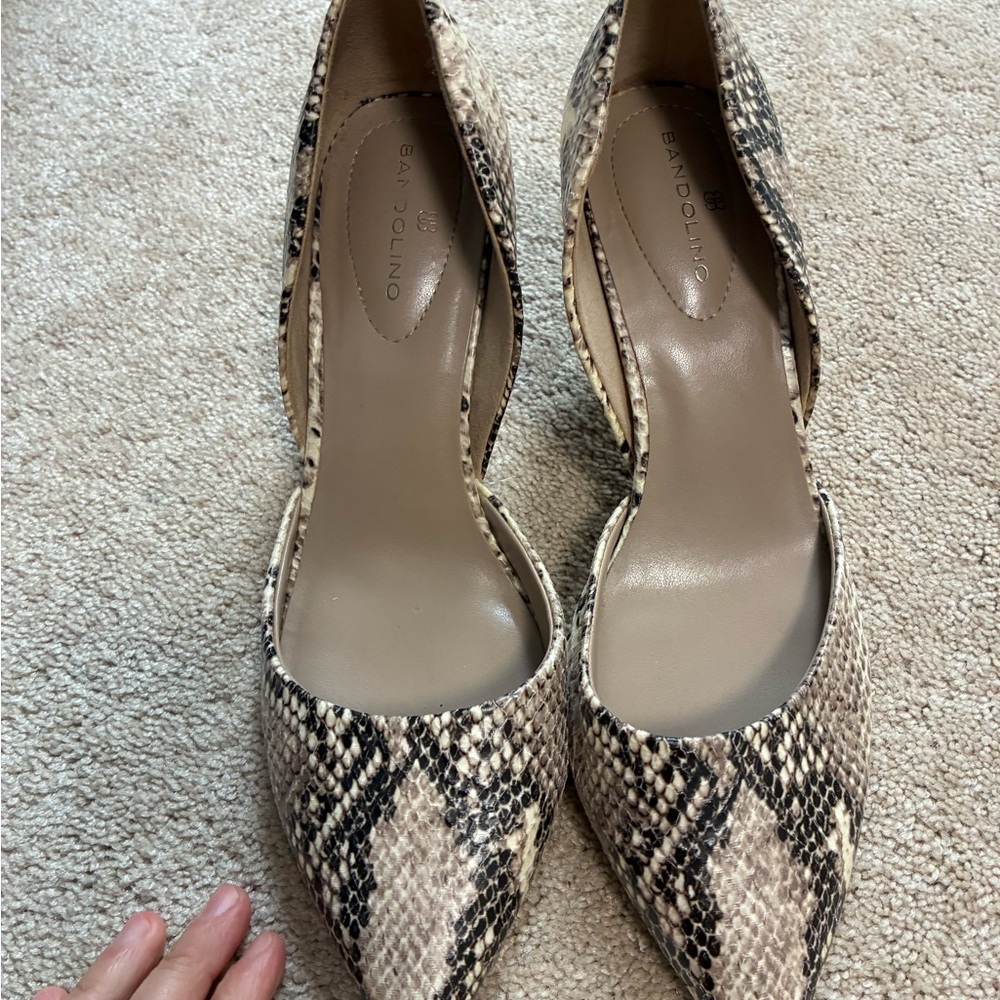 Bandolino Beige Snakeskin Heels